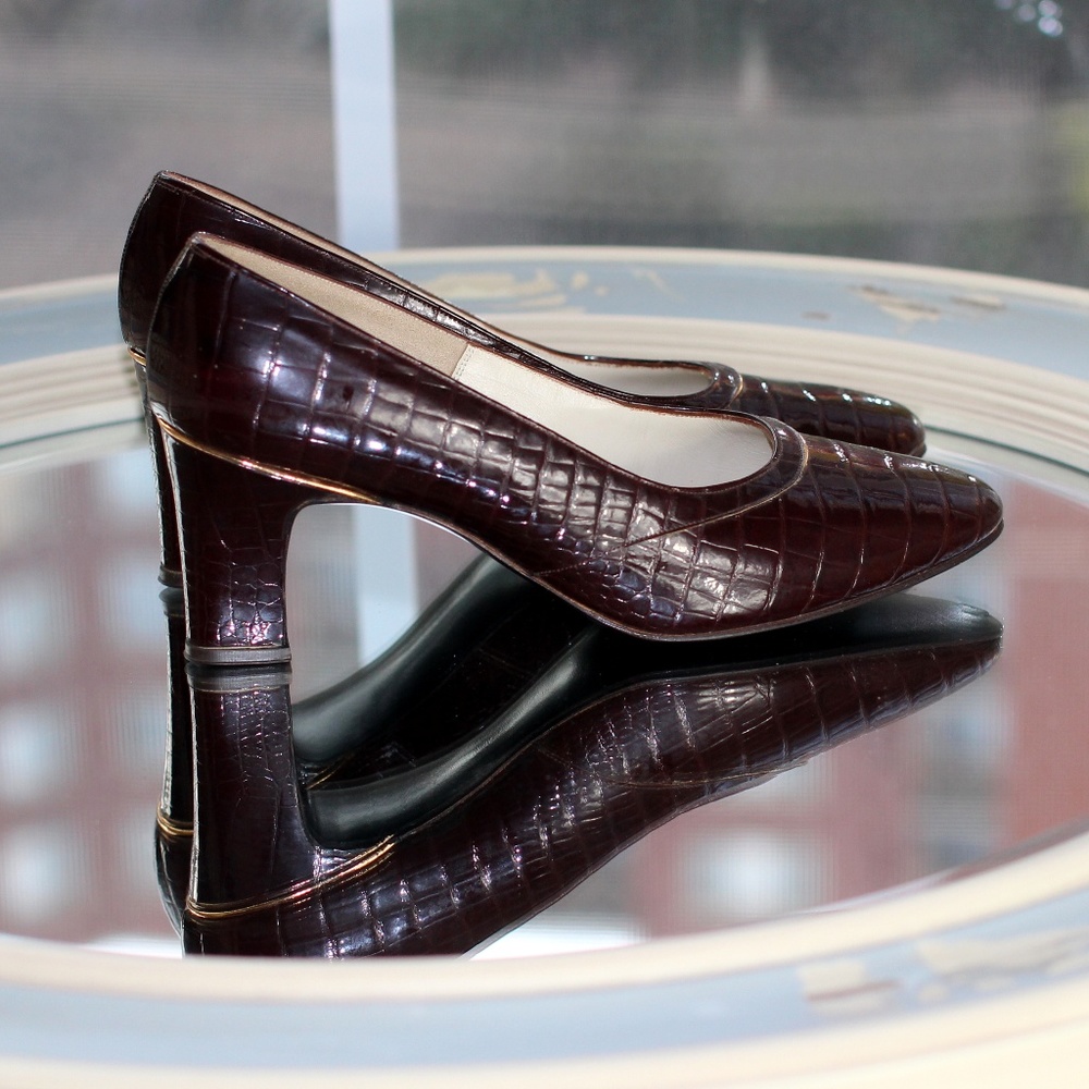 Vintage Delman Crocodile Leather/Gold Smile Pump